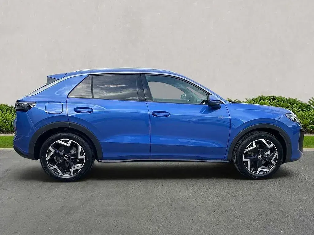 Used VW T-Roc R-line 150 HP (110 kW) 2026 Blue SUV