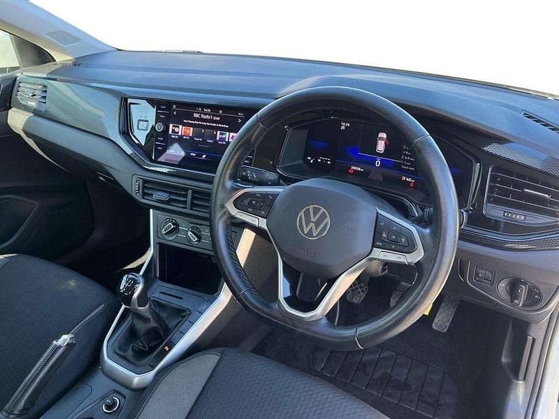 Usado VW Polo Life 94 CV (69 kW) 2023 Blanco Utilitario