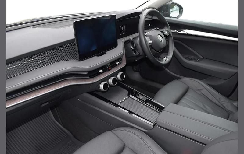 Used Skoda Superb LAURIN & KLEMENT 190 HP (139 kW) 2024 Midnight black metallic Estate