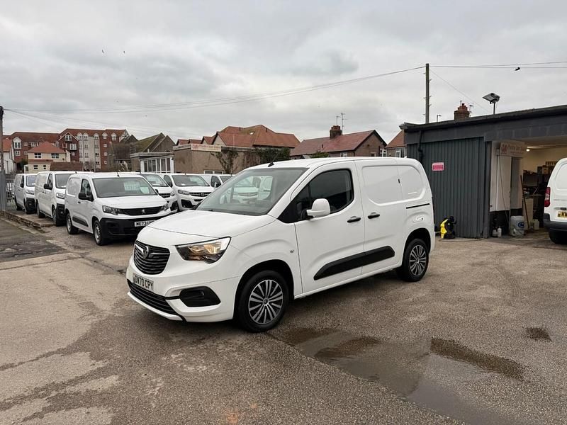 Used Vauxhall Combo Sportive 100 HP (73 kW) 2021 White Van