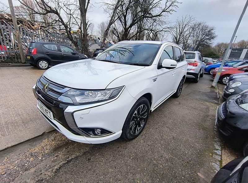 Used Mitsubishi Outlander P-HEV 2017 White Estate