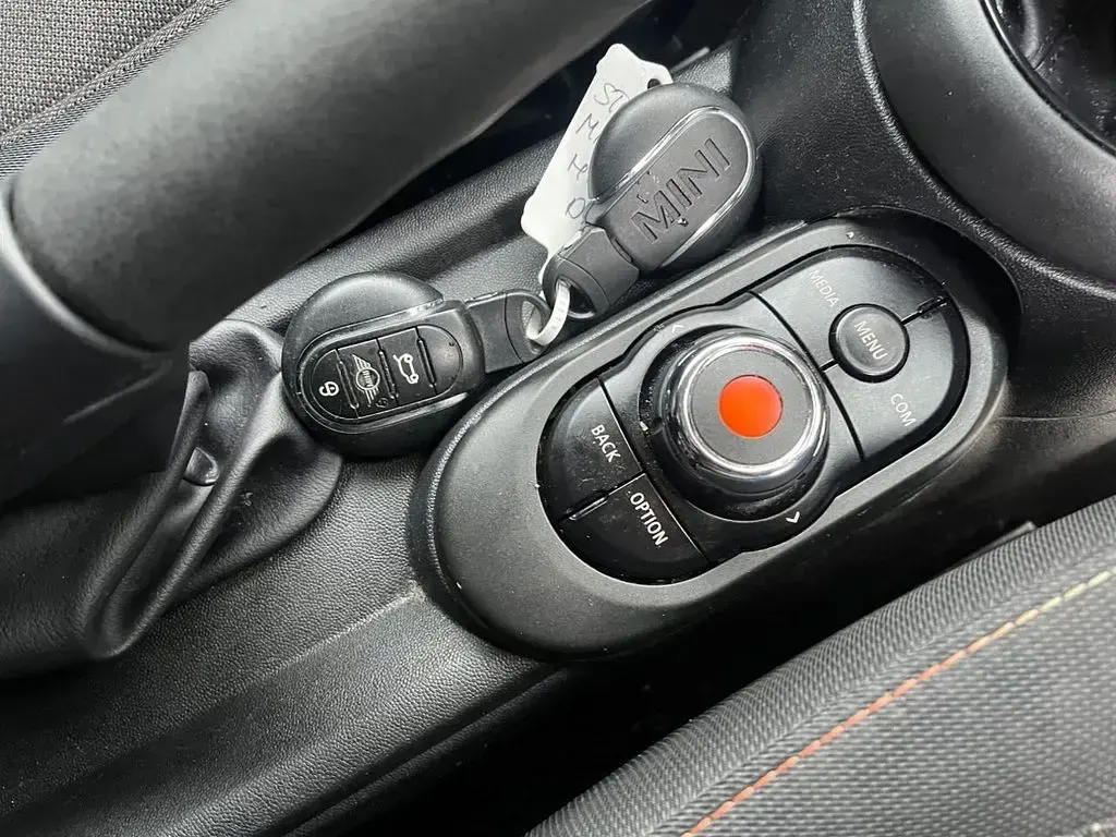 Used Mini Cooper Classic 136 HP (100 kW) 2019 Orange Hatchback