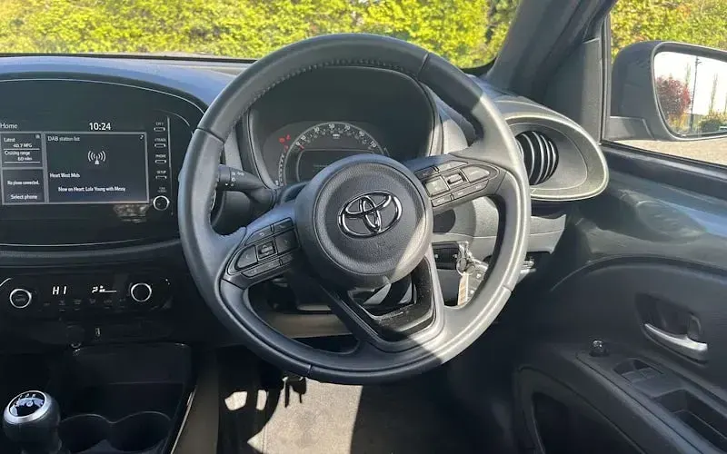 Used Toyota Aygo X 72 HP (52 kW) 2023 Green SUV