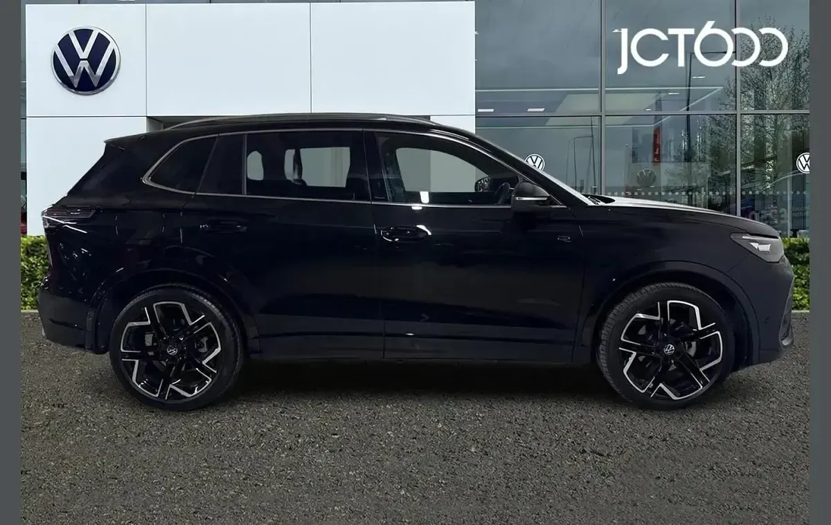 Used VW Tiguan R-line 147 HP (108 kW) 2025 Black SUV