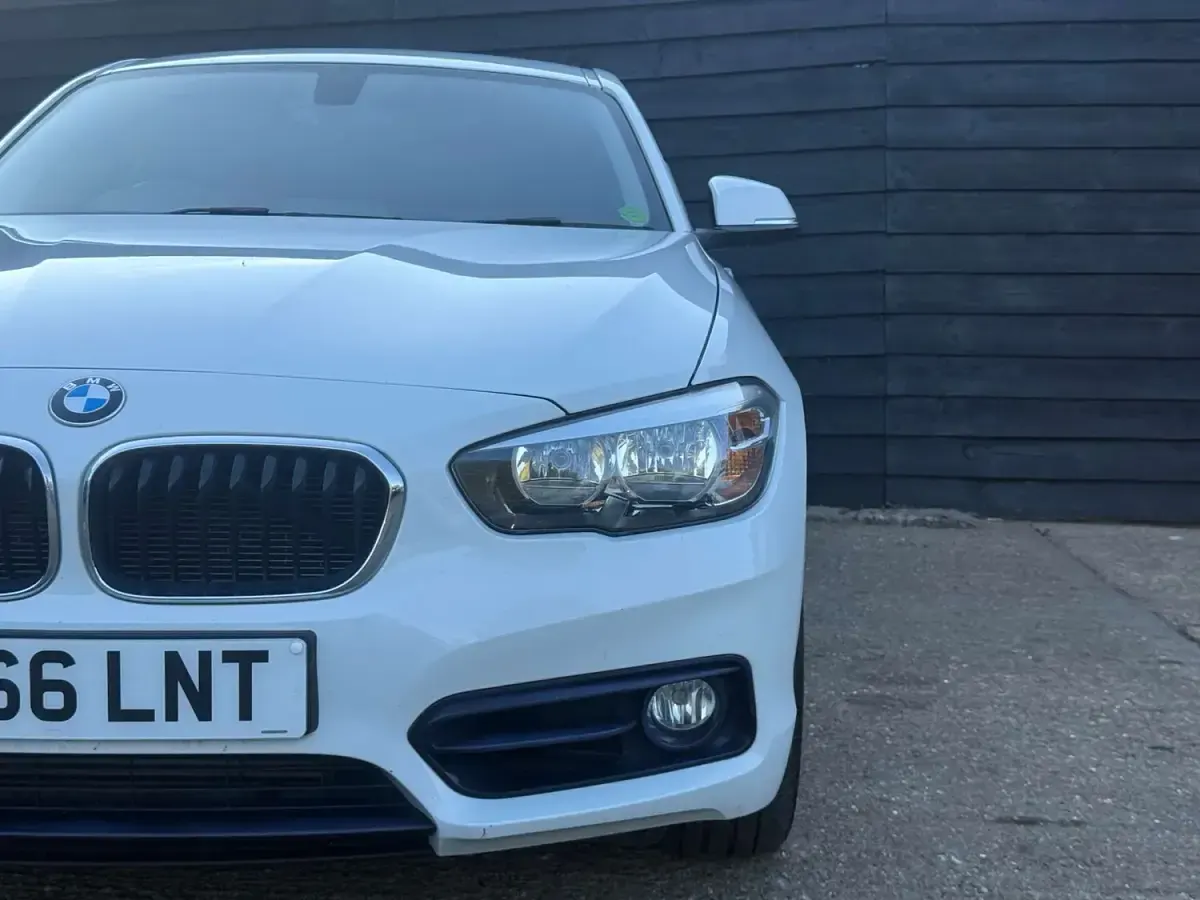 Used BMW 118 Sport Line 150 HP (110 kW) 2016 White Hatchback