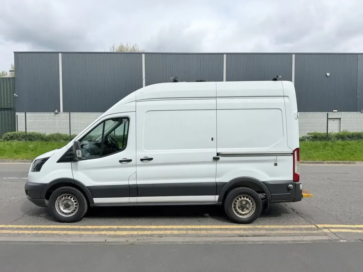 Usado Ford Transit 130 HP (95 kW) 2018 Branco Van