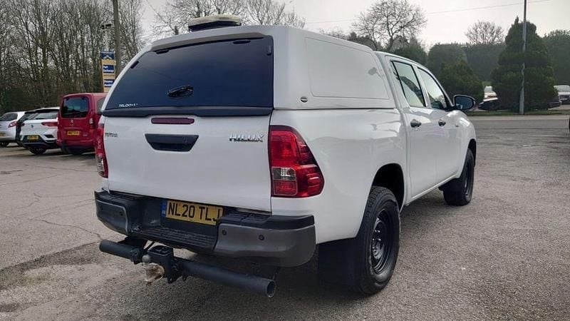 Used Toyota HiLux Active 150 HP (110 kW) 2020 White Pickup