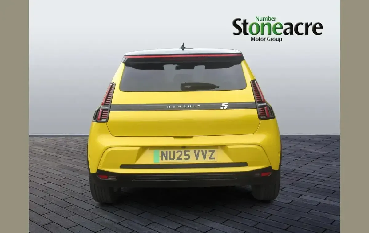 Used Renault R5 Iconic 110 kW (150 HP) 2025 Other Hatchback