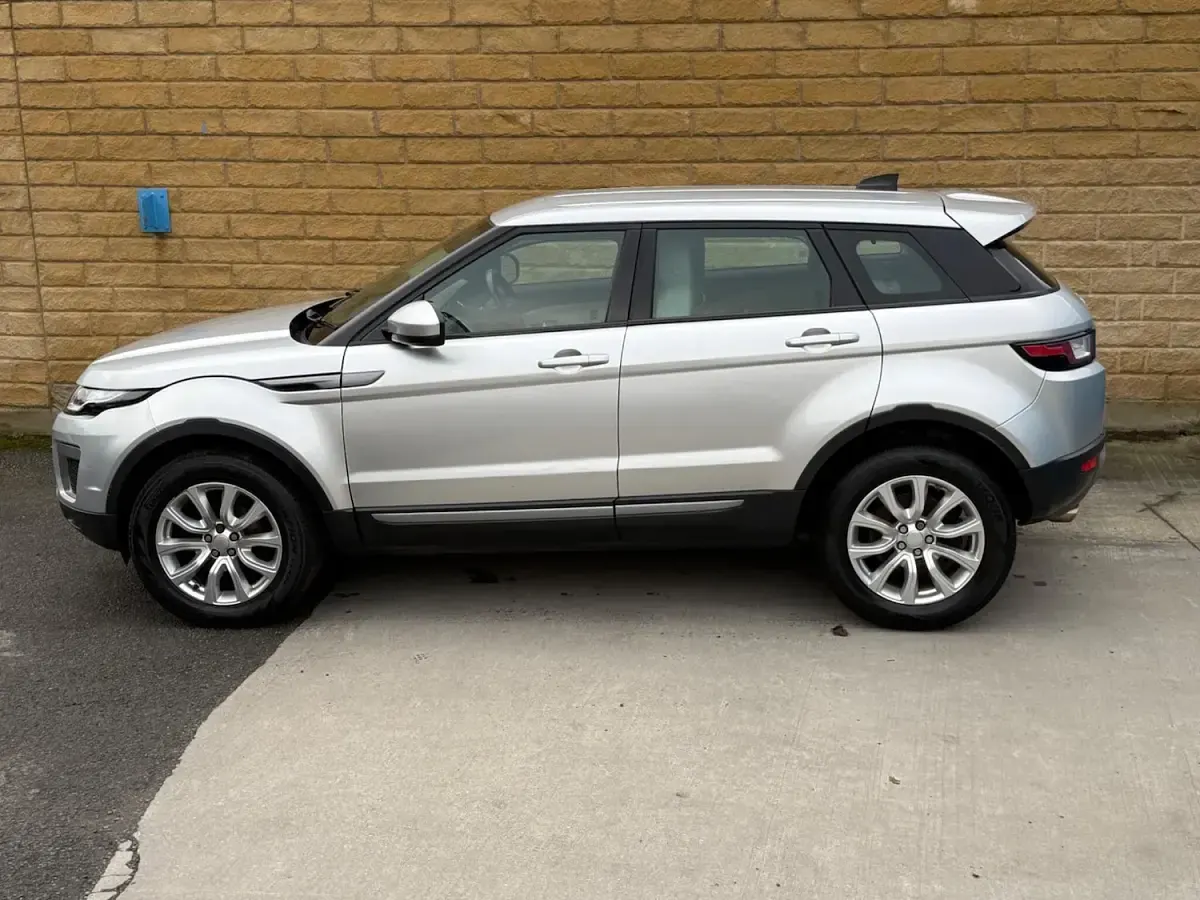 Used Land Rover Range Rover evoque SE 2016 Silver Estate