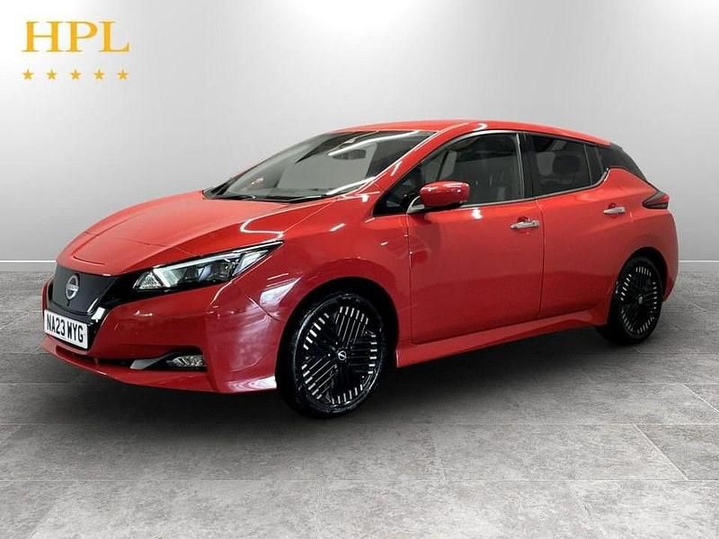 Gebraucht Nissan Leaf Tekna 110 kW (150 PS) 2023 Rot Kleinwagen