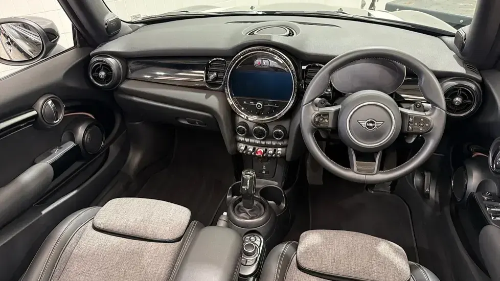 Used Mini Cooper S Classic 176 HP (129 kW) 2024 Black Hatchback