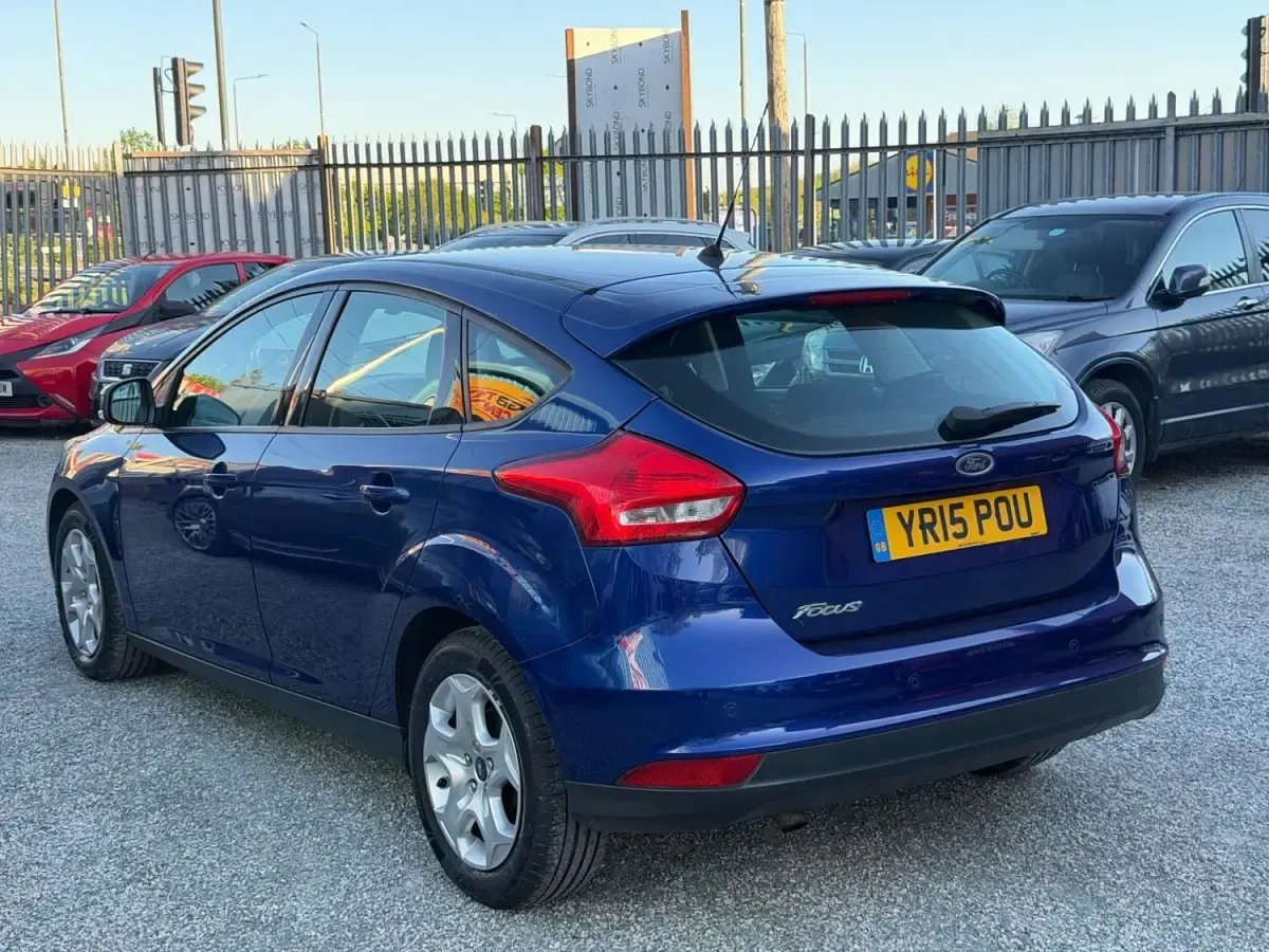 Begagnad Ford Focus Style 2015 Blå Halvkombi
