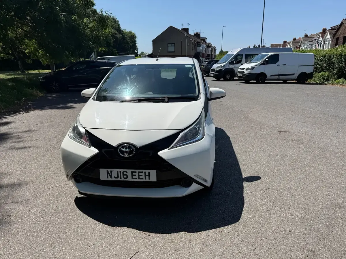 Used Toyota Aygo X-play 69 HP (50 kW) 2016 White Hatchback
