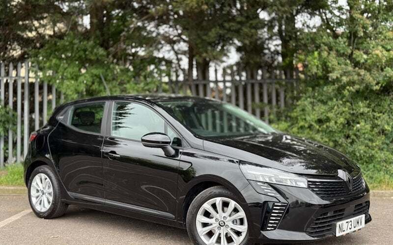Used 2025 Renault Clio V Evolution Hatchback | £13,422 (Super price) - Image 1/4