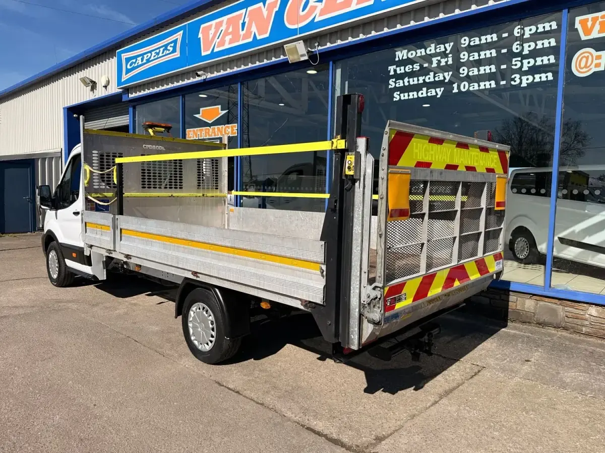 Usado Ford Transit 130 CV (95 kW) 2022 Blanco Descapotable
