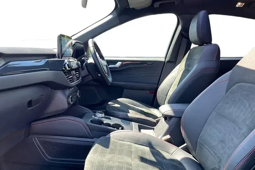 Second-hand Ford Kuga ST-Line X 225 CP (165 kW) 2024 Albastru SUV