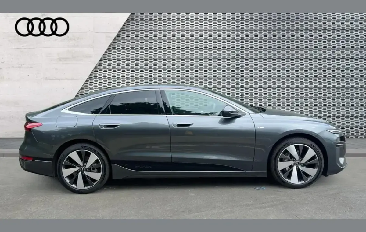 Novo Audi A6 e-tron S-Line 266 kW (362 HP) 2025 Cinzento Citadino
