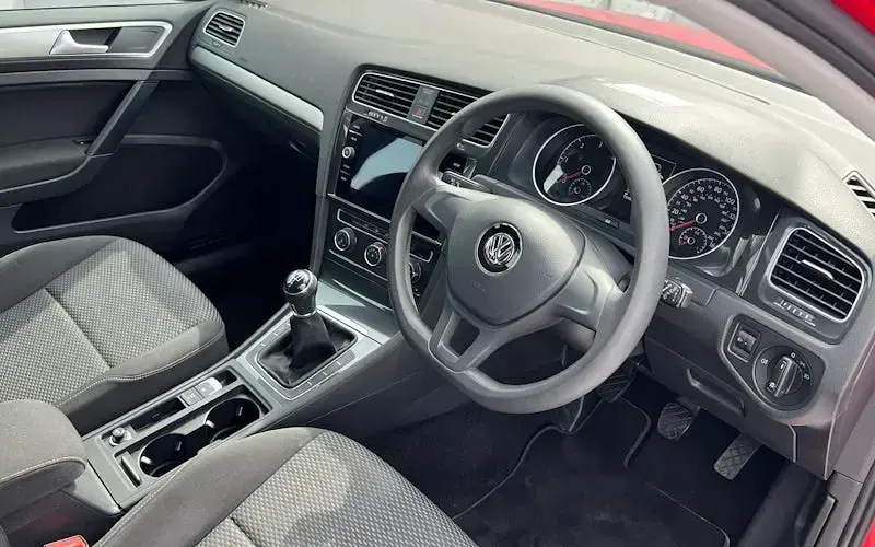 Used VW Golf VII S 116 HP (85 kW) 2017 Red Estate