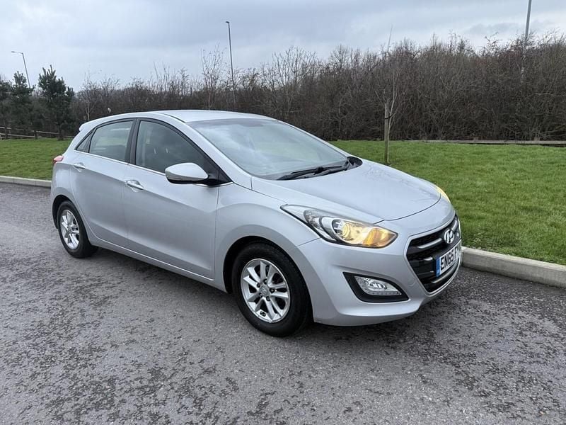 Silver Used 2015 Hyundai i30 SE Hatchback | £3,695 (Good price) - Image 1/4