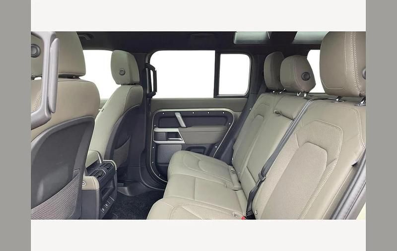 Used Land Rover Defender SE Dynamic 300 HP (220 kW) 2024 Green SUV