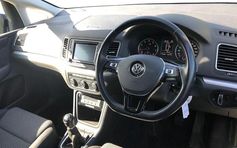 Usado VW Sharan SE 150 HP (110 kW) 2021 Azul Monovolume
