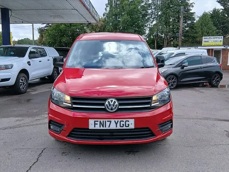 Used VW Caddy Highline 102 HP (75 kW) 2017 Red MPV