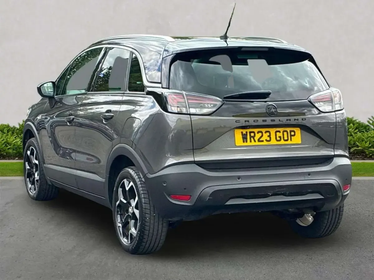 Usado Vauxhall Crossland Ultimate 130 CV (95 kW) 2023 Gris SUV