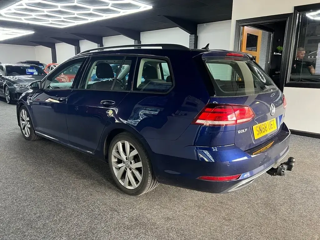 Used VW Golf VII SE 130 HP (95 kW) 2018 Blue Estate