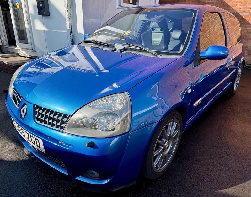 Blue Used 2005 Renault Clio II Hatchback | £3,495 (Fair price) - Image 1/4