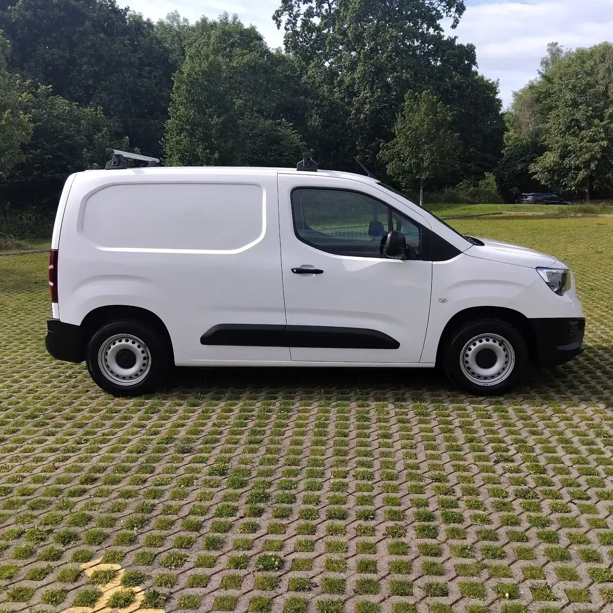 Used Vauxhall Combo Edition 100 HP (73 kW) 2019 White MPV