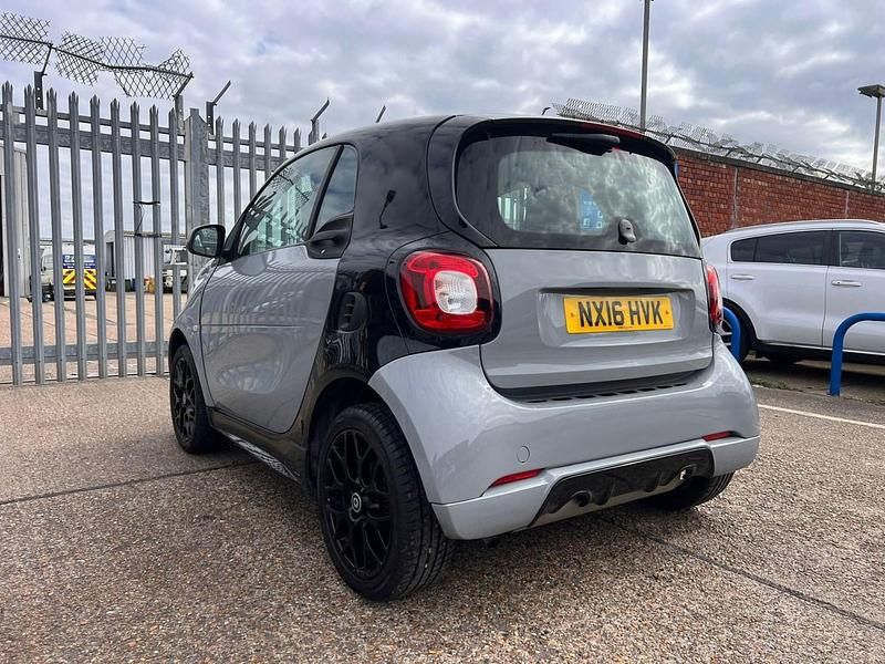 Used Smart ForTwo Coupé Passion 71 HP (52 kW) 2016 White Coupe