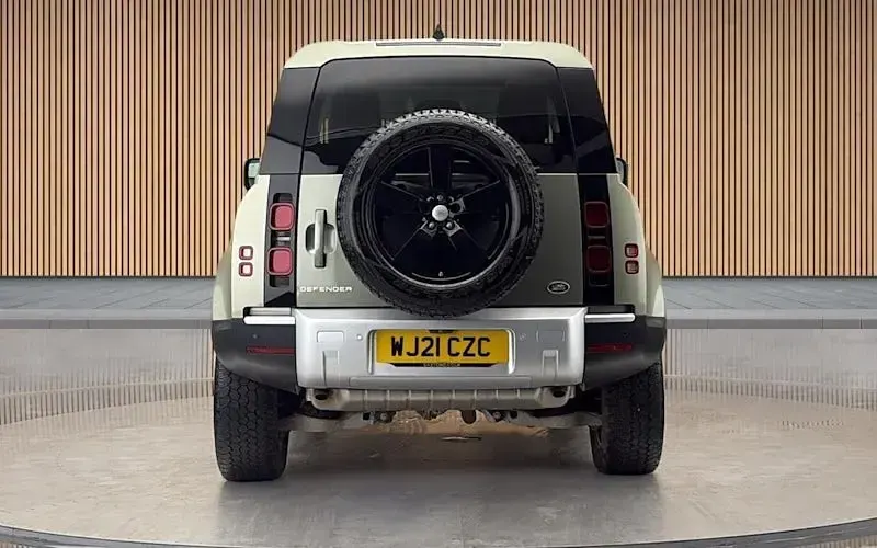 Used Land Rover Defender HSE 300 HP (220 kW) 2021 Green SUV