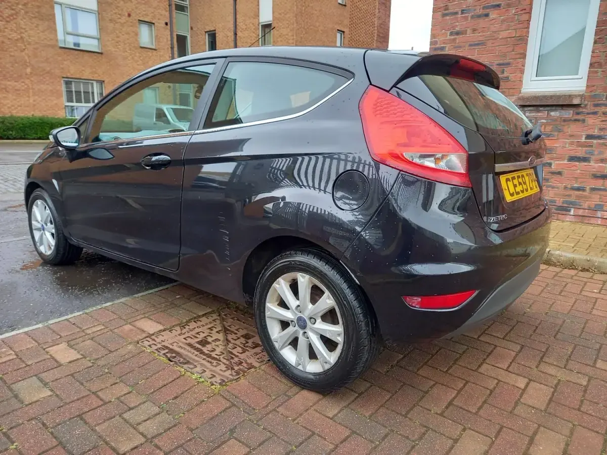 Second-hand Ford Fiesta Zetec 96 CP (70 kW) 2009 Negru Hatchback