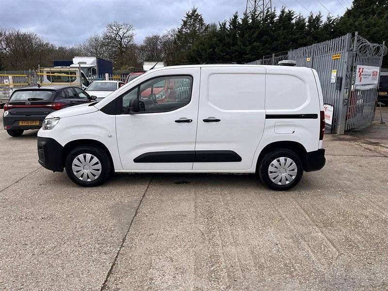 Used Citroën Berlingo 75 HP (55 kW) 2021 White MPV