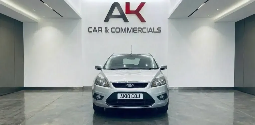 Używany Ford Focus Titanium 136 KM (100 kW) 2010 Srebrny Hatchback