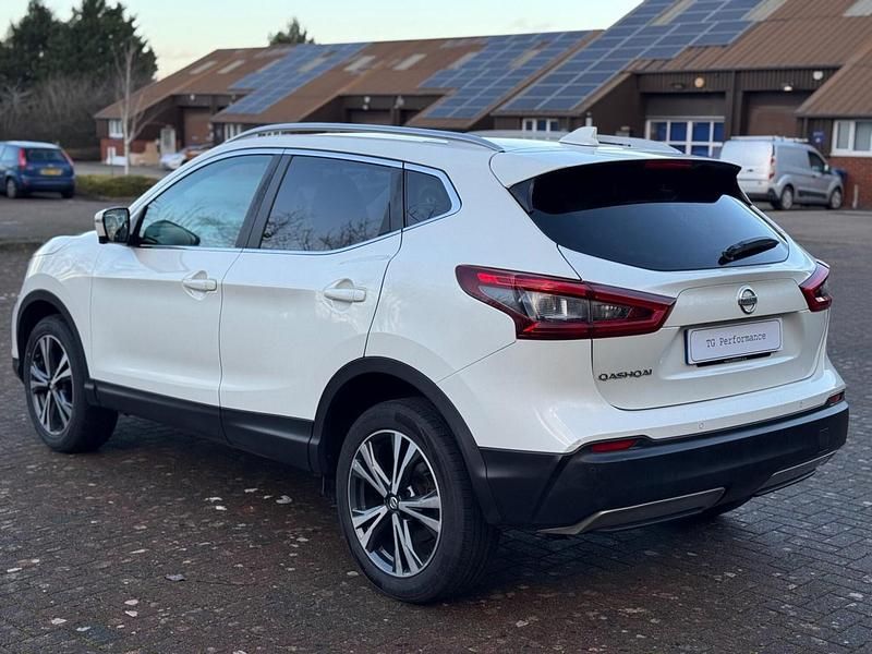 Used Nissan Qashqai N-Connecta 116 HP (85 kW) 2018 White SUV