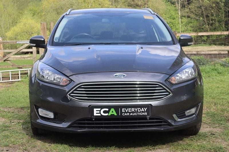 Used Ford Focus Zetec 125 HP (91 kW) 2017 Grey Estate