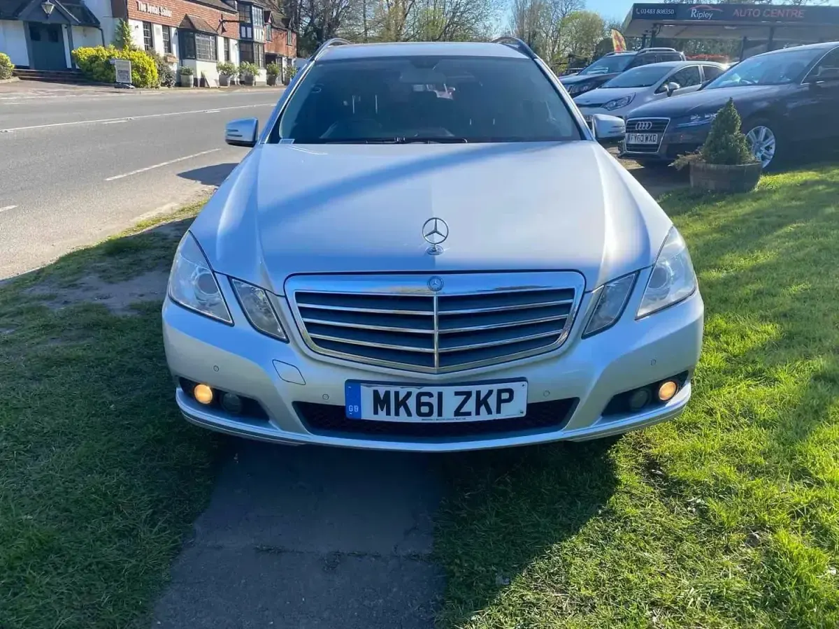Usado Mercedes E220 AMG Edition 1 170 HP (125 kW) 2011 Prateado Carrinha