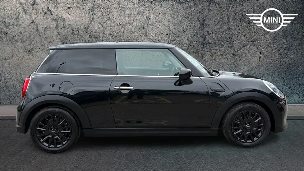 Used Mini Cooper Classic 134 HP (98 kW) 2023 Black Hatchback