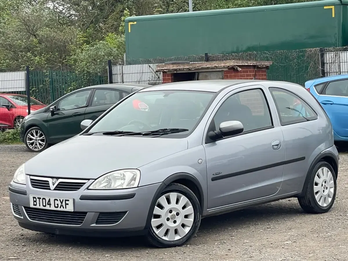 Używany Vauxhall Corsa Active 75 KM (55 kW) 2004 Srebrny Hatchback