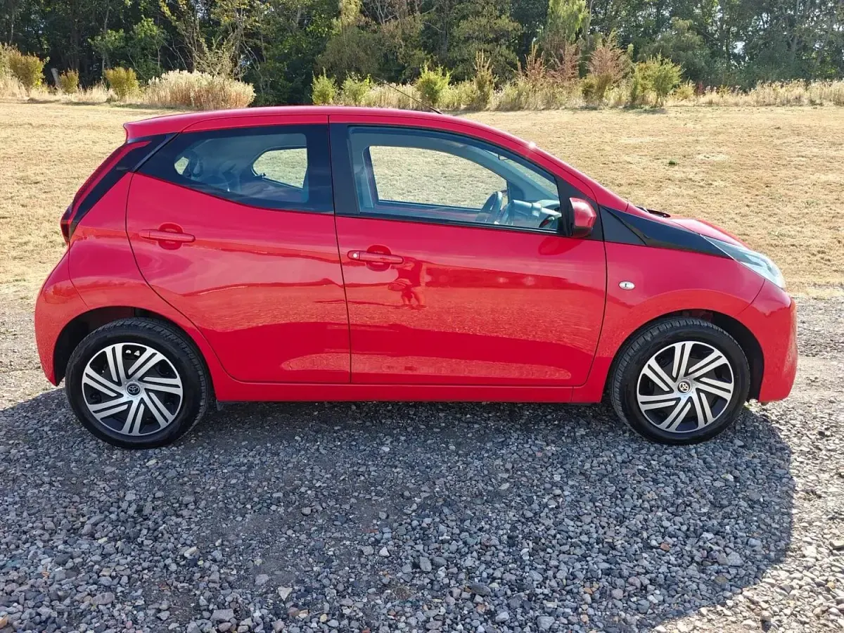 Used Toyota Aygo X-play 72 HP (52 kW) 2019 Red Hatchback