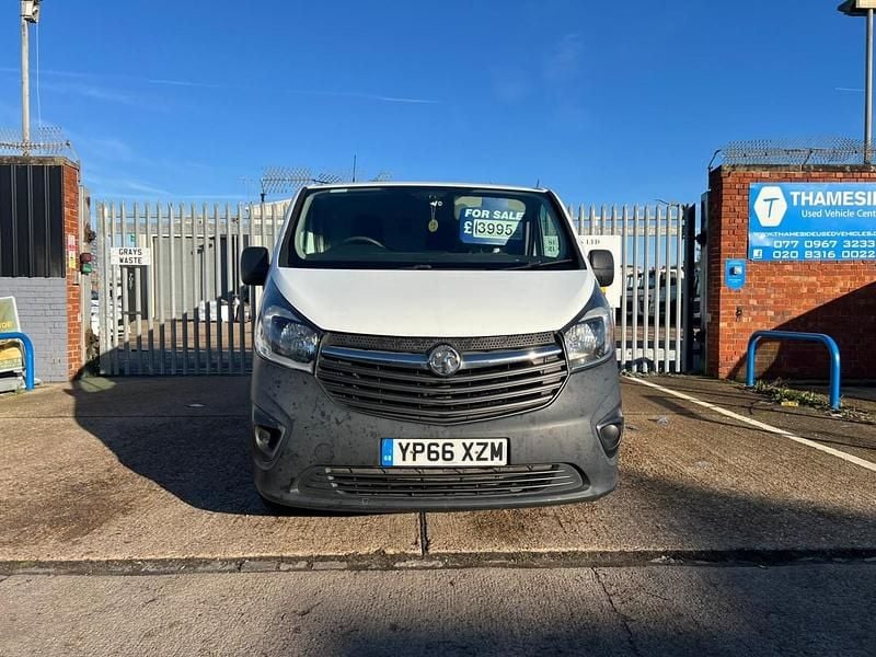 Used Vauxhall Vivaro 115 HP (84 kW) 2016 White MPV