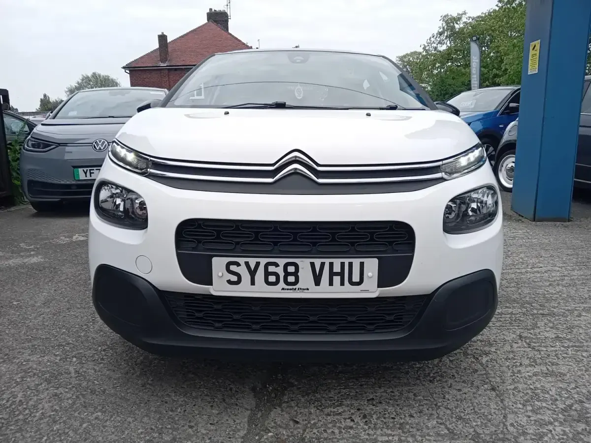 Używany Citroën C3 Feel 2018 Biały Hatchback
