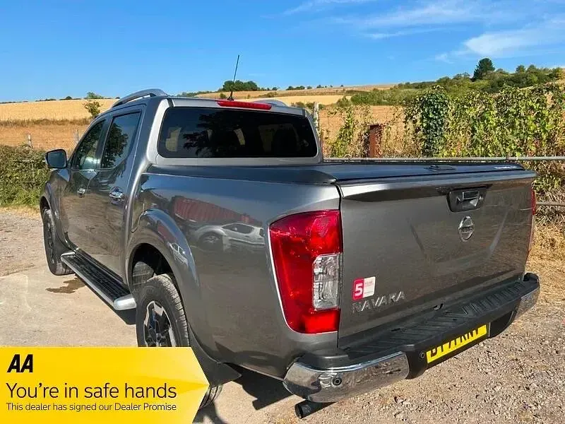 Used Nissan Navara Tekna 190 HP (139 kW) 2021 Grey Pickup