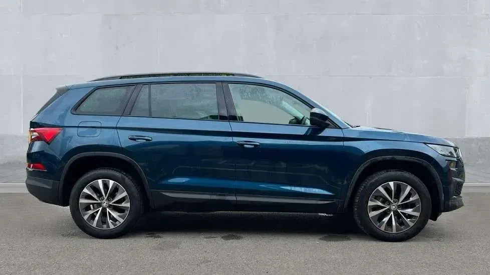 Used Skoda Kodiaq SE Drive 150 HP (110 kW) 2022 Petrol blue metallic SUV