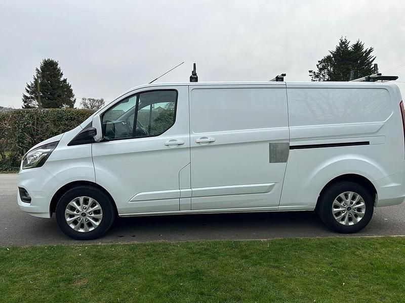 Used Ford Transit Custom Limited 170 HP (125 kW) 2019 White Van