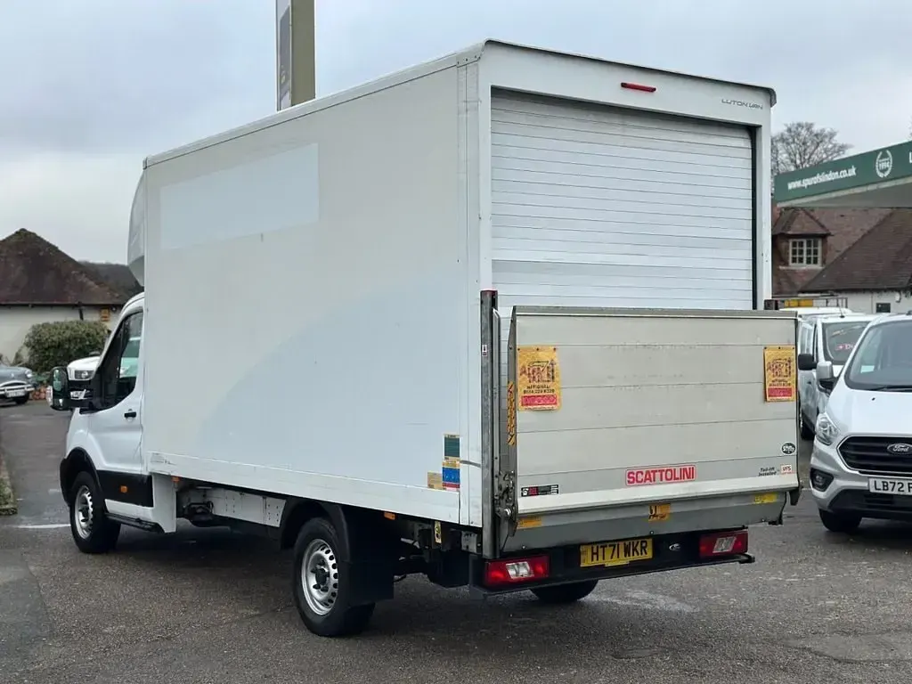 Usado Ford Transit S 130 HP (95 kW) 2022 Branco Cabrios