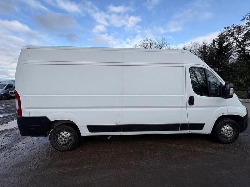 Used Citroën Relay 140 HP (102 kW) 2020 White Van