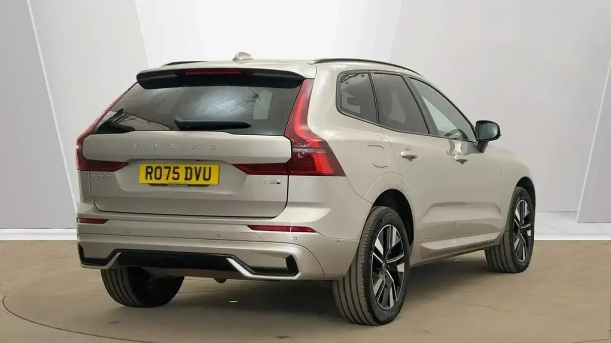 Used Volvo XC60 Plus 345 HP (253 kW) 2025 Gold SUV