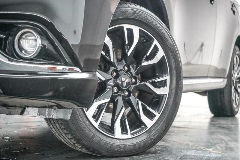 Used Mitsubishi Outlander P-HEV 200 HP (147 kW) 2018 Black SUV